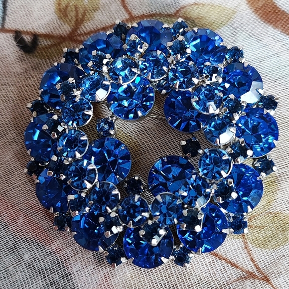 Electric Blue Large Domed Unsigned Silver Tone Round Vintage Prong Set Brooch - Picture 1 of 14